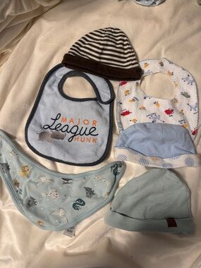 A20🫐2 for$20 Baby 3 Bib and 3 Hat Set - Unbranded